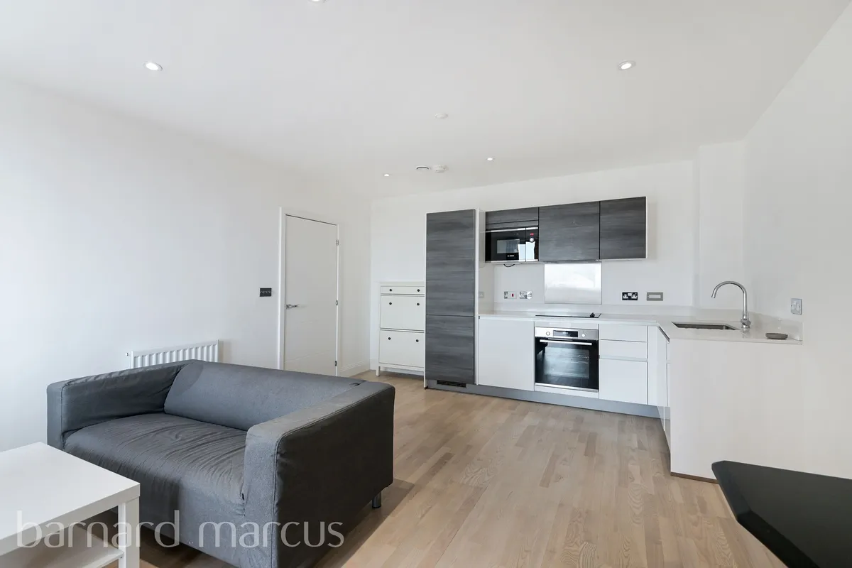 Flat Blagdon Road in Greater London