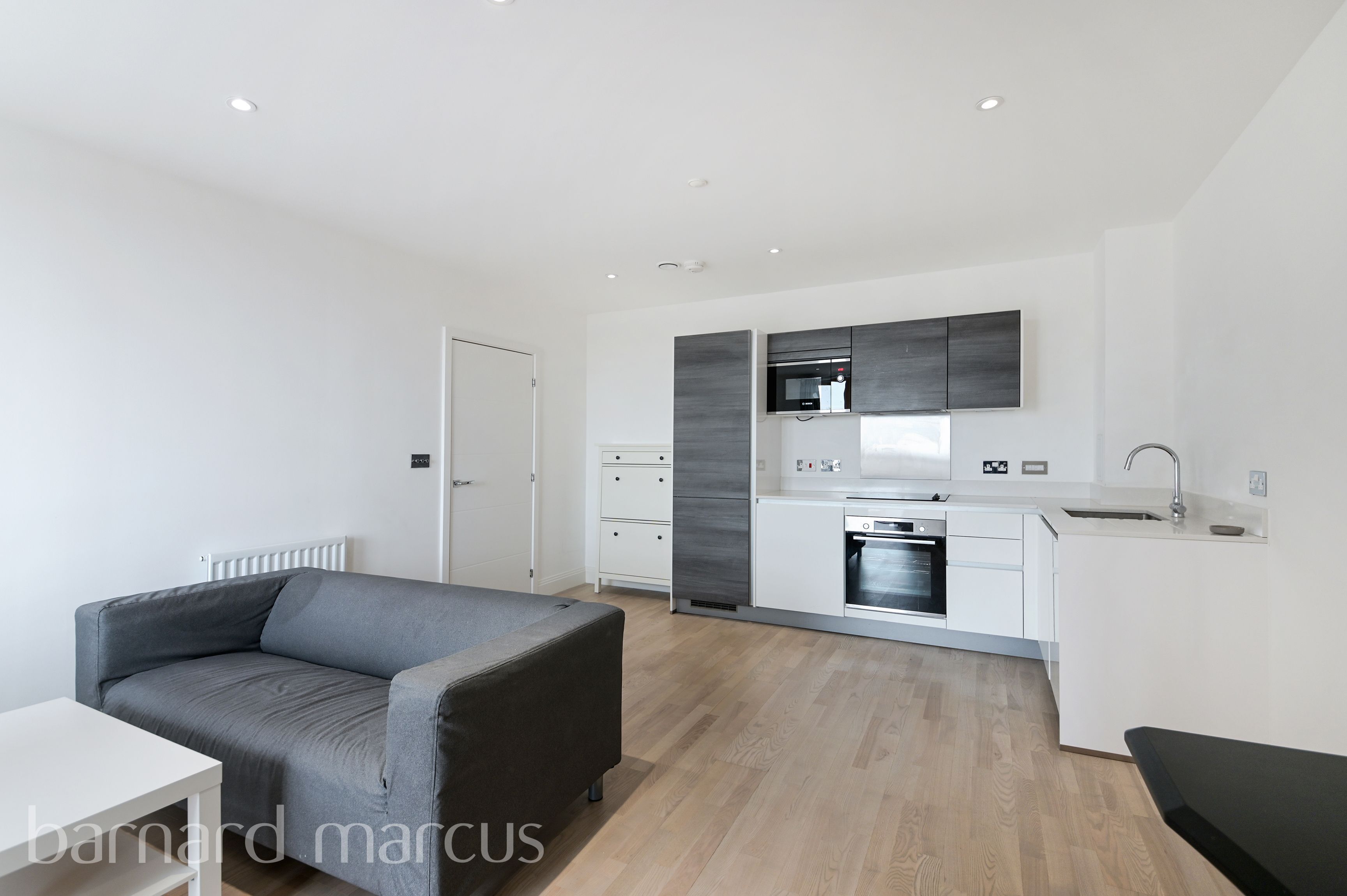 Flat Blagdon Road in Greater London