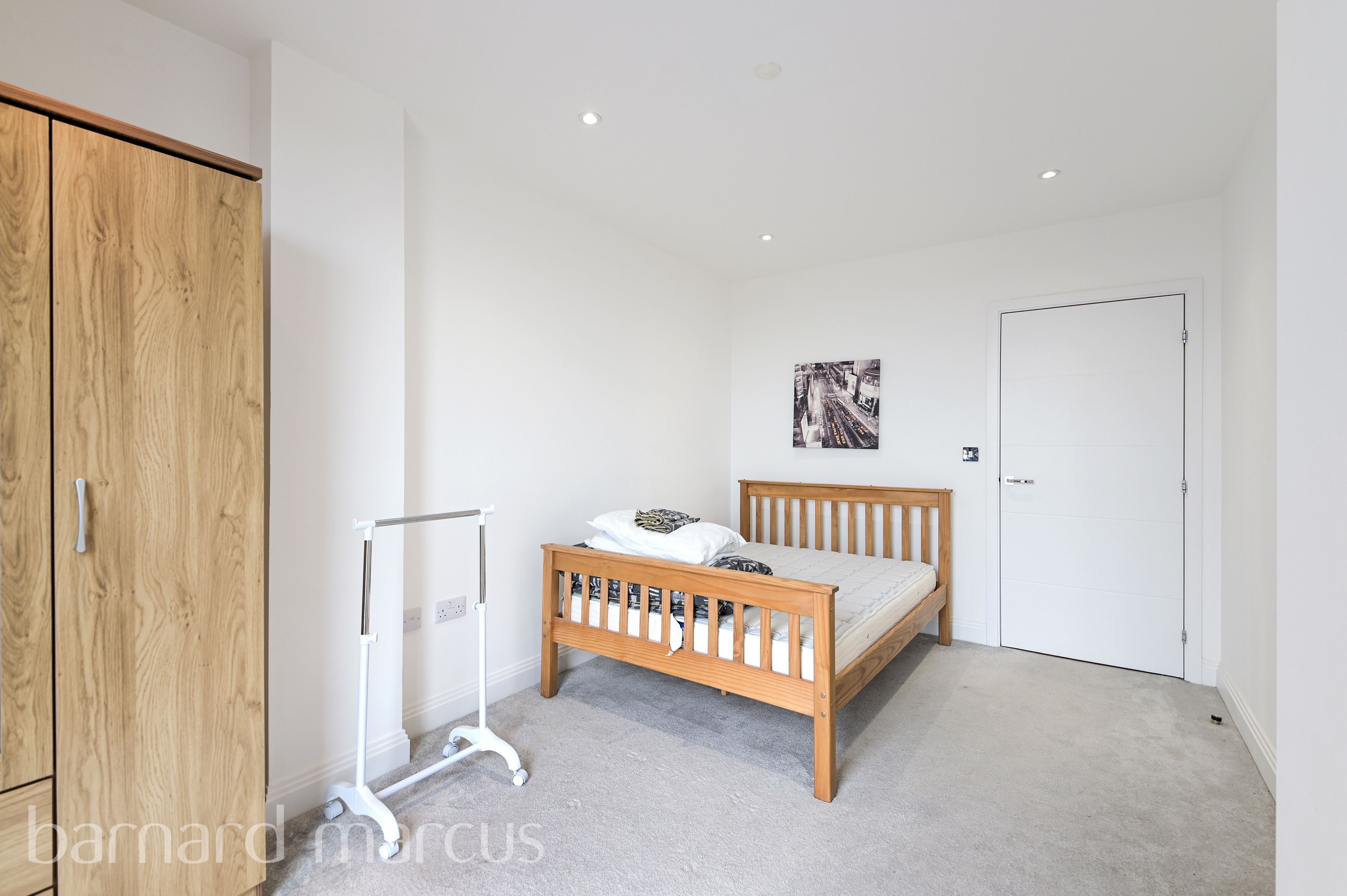 Flat Blagdon Road in Greater London