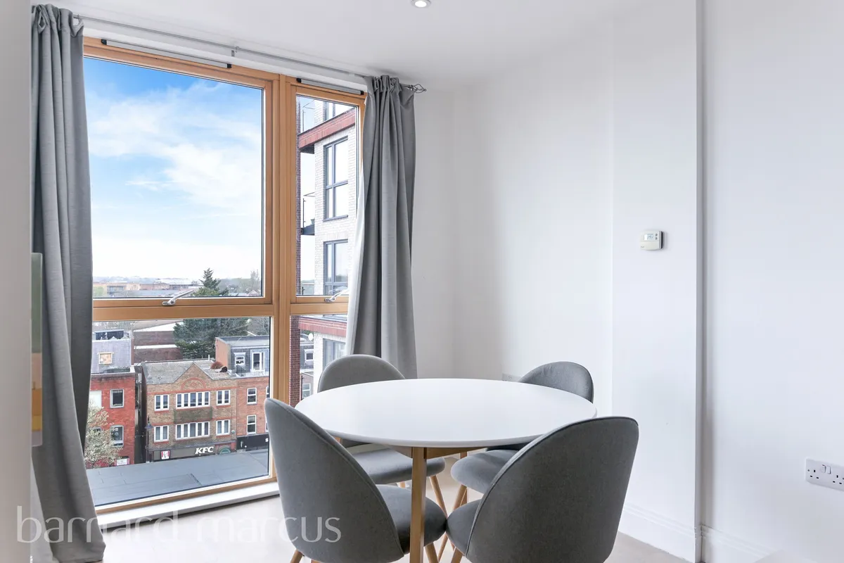 Flat Blagdon Road in Greater London