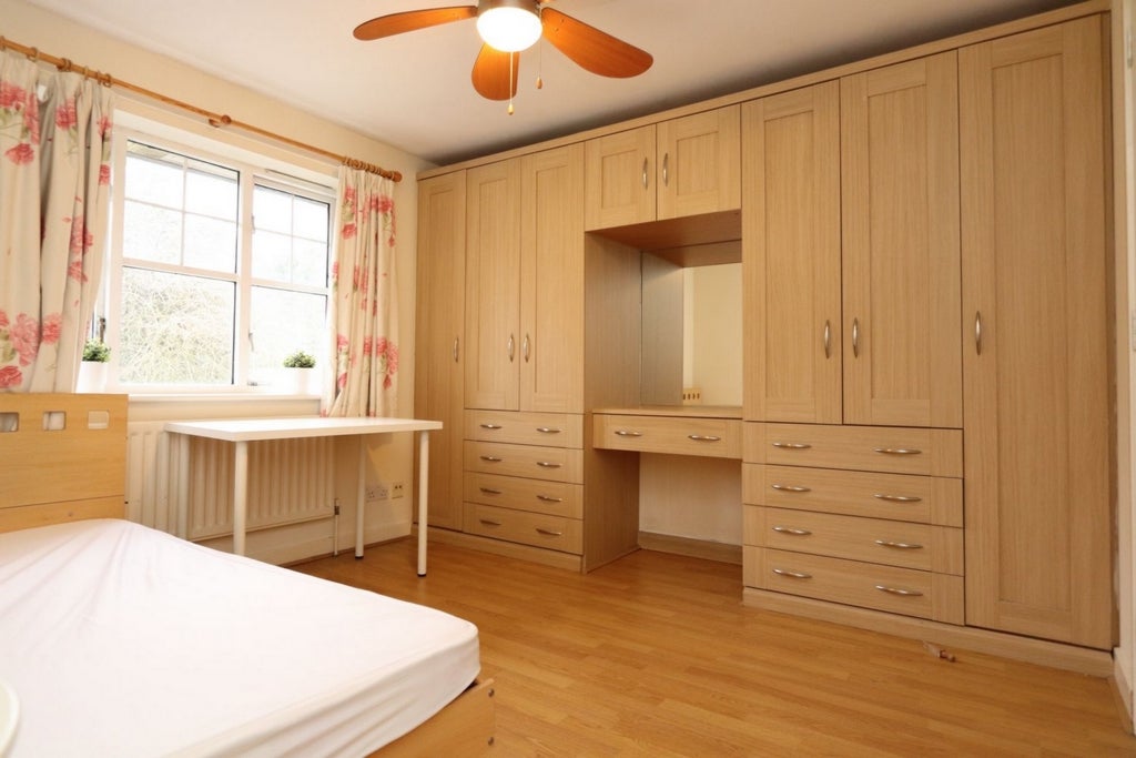 Room Globe Road in Greater London