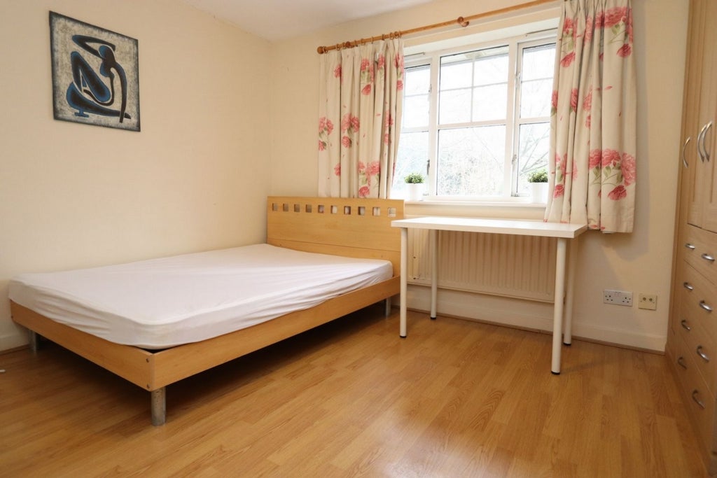 Room Globe Road in Greater London