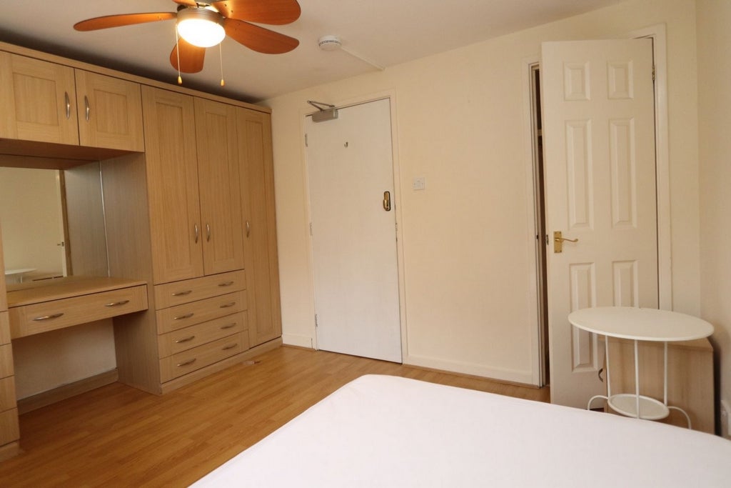 Room Globe Road in Greater London
