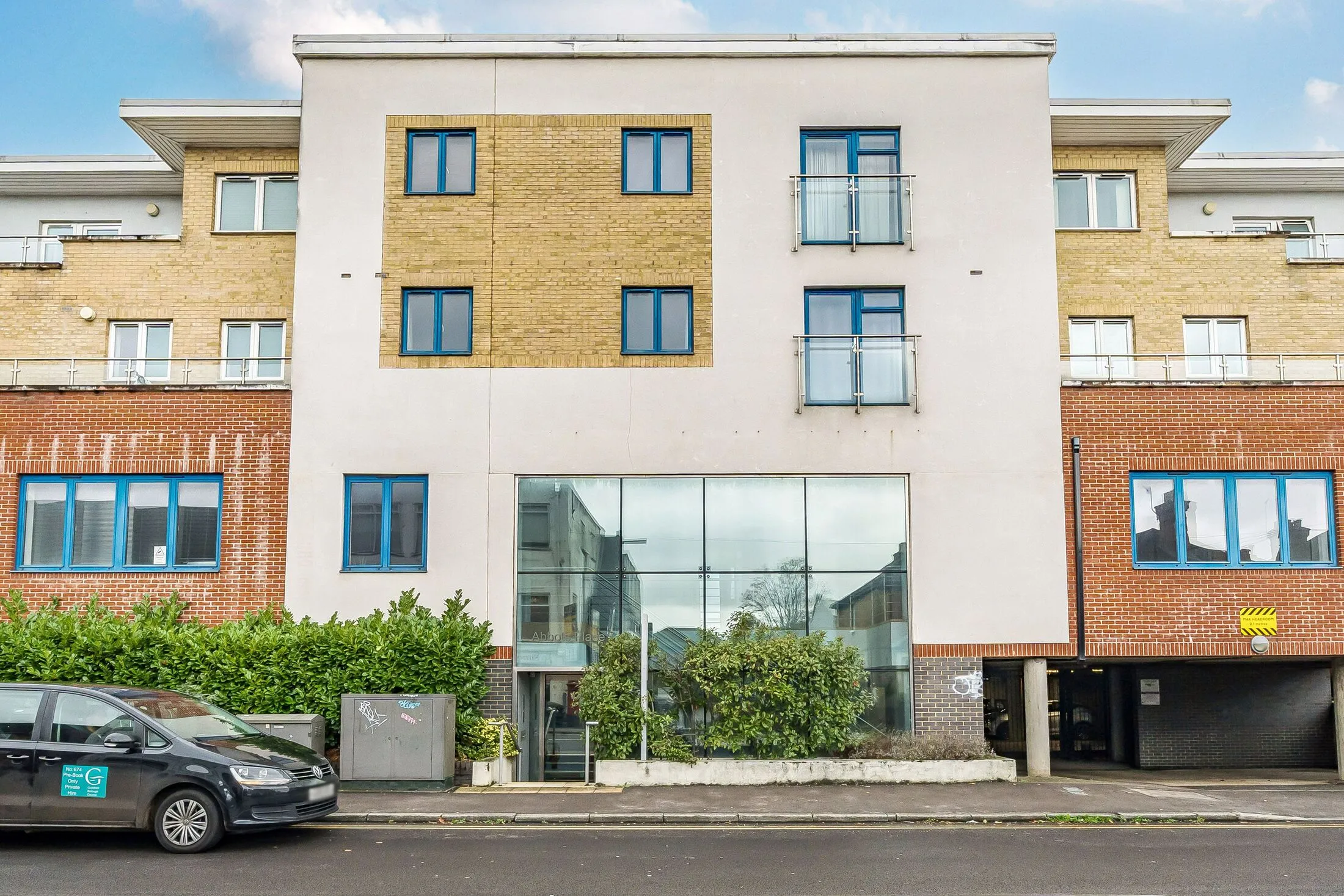 Flat Station View in Guildford