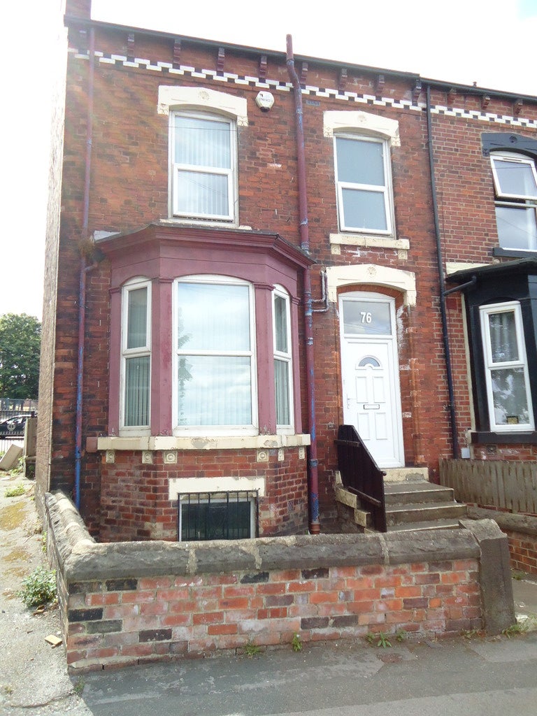 House Lady Pit Lane in Leeds