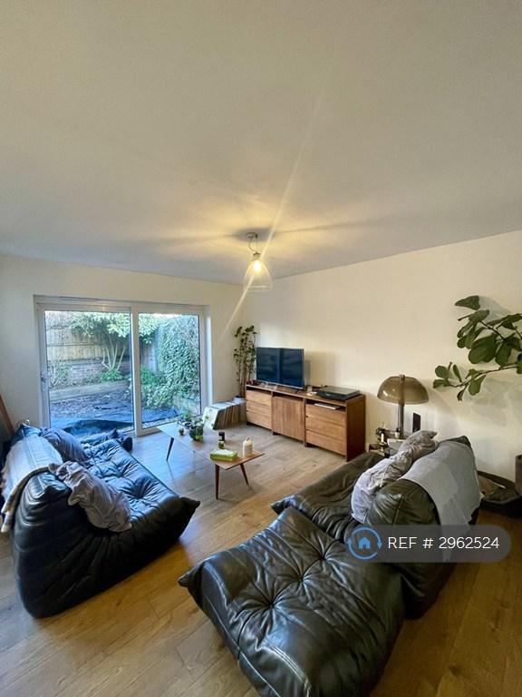 House Annie Besant Close in Greater London