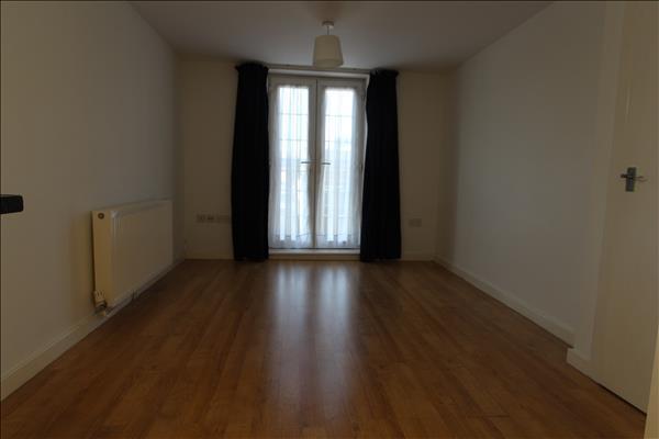 Flat Whitehouse Avenue in Hertsmere