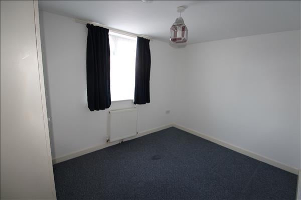 Flat Whitehouse Avenue in Hertsmere