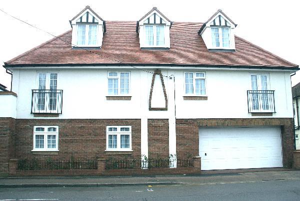 Flat Whitehouse Avenue in Hertsmere