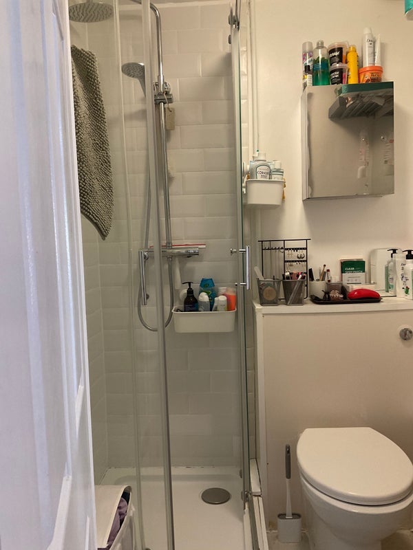 Flat Ormeley Road in Greater London