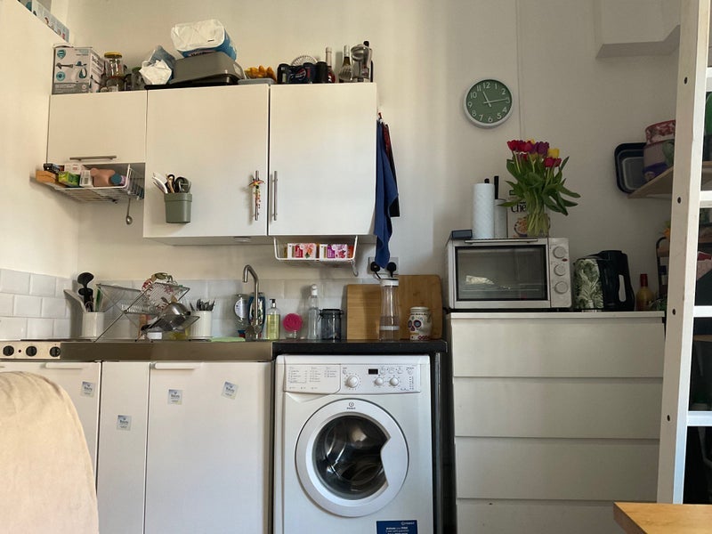 Flat Ormeley Road in Greater London