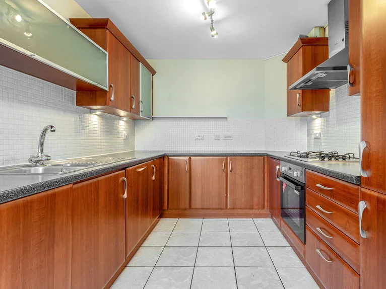 Flat Pinegrove Gardens in City of Edinburgh