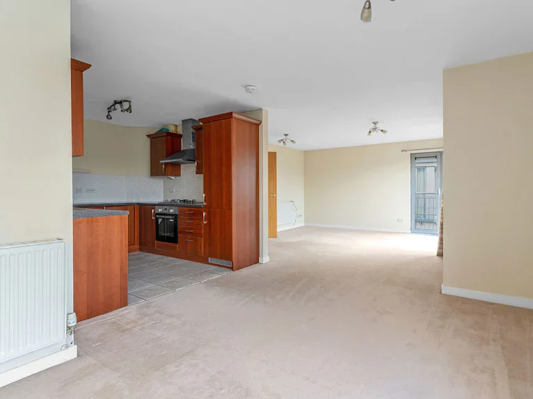 Flat Pinegrove Gardens in City of Edinburgh