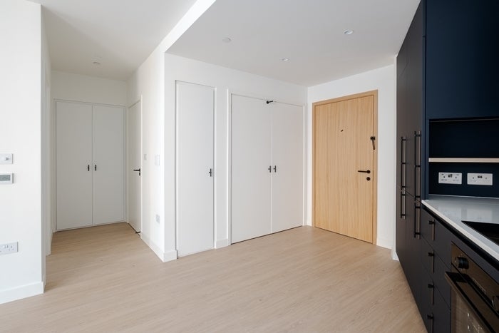 Flat Hale Road in Greater London