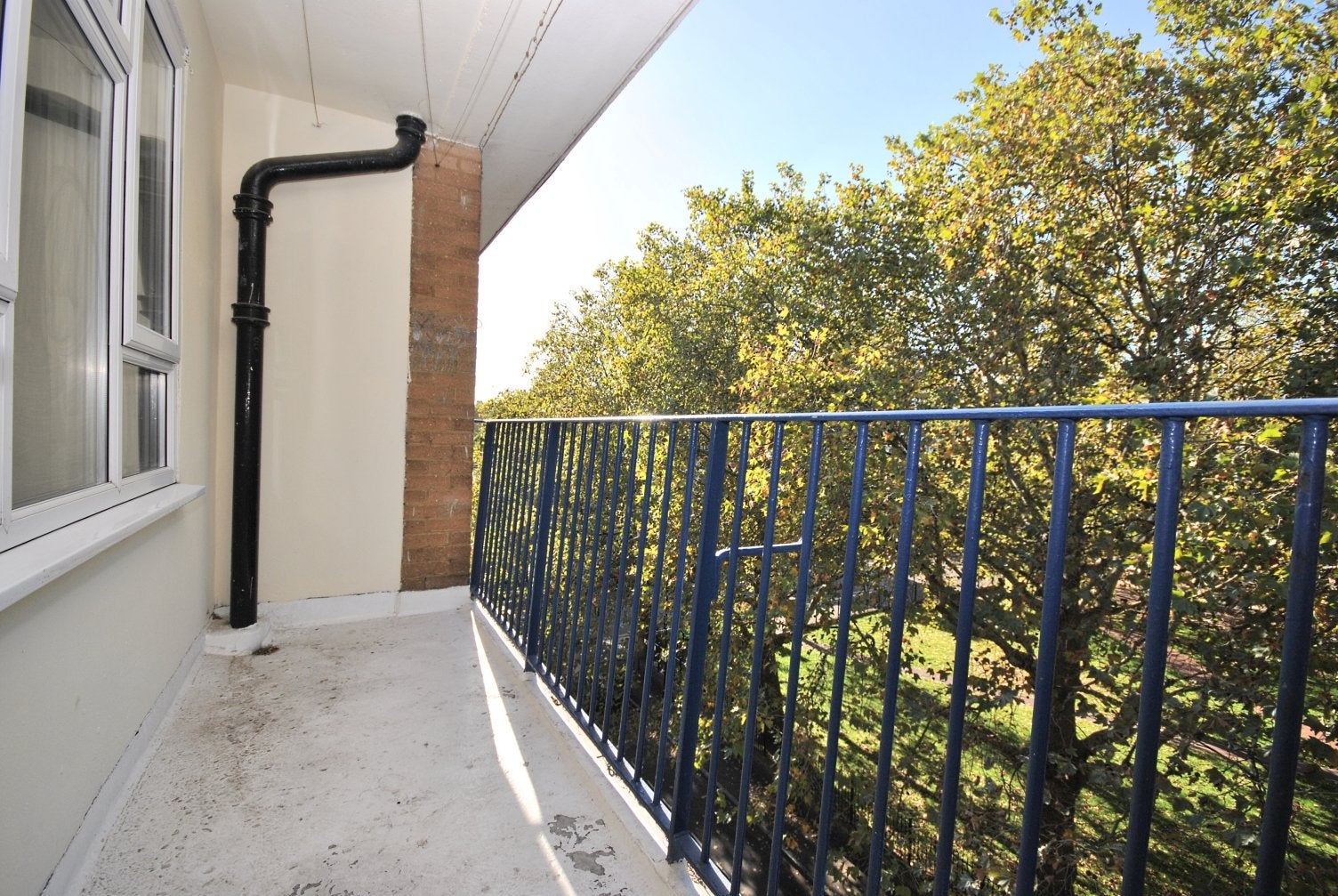 Flat Orb Street in Greater London