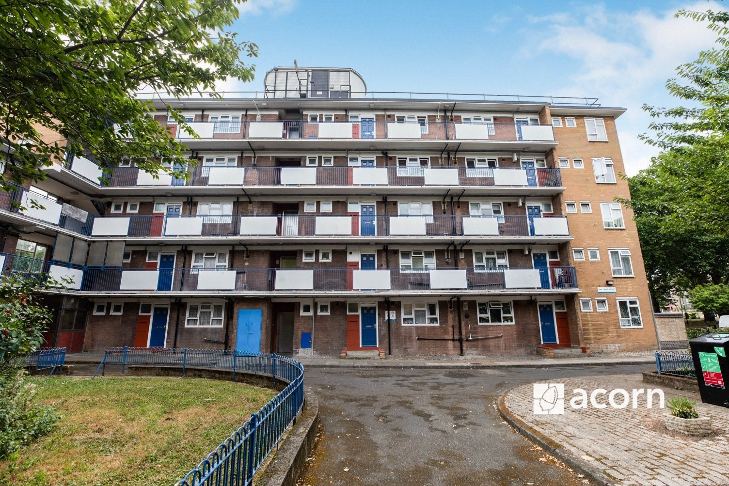 Flat Orb Street in Greater London