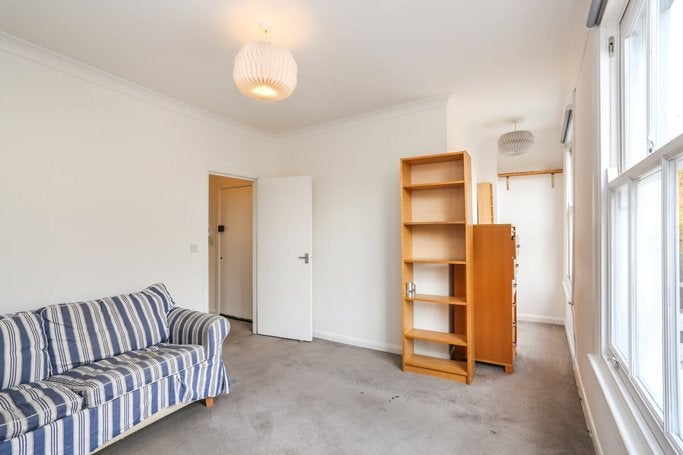 Flat Coningham Road in Greater London