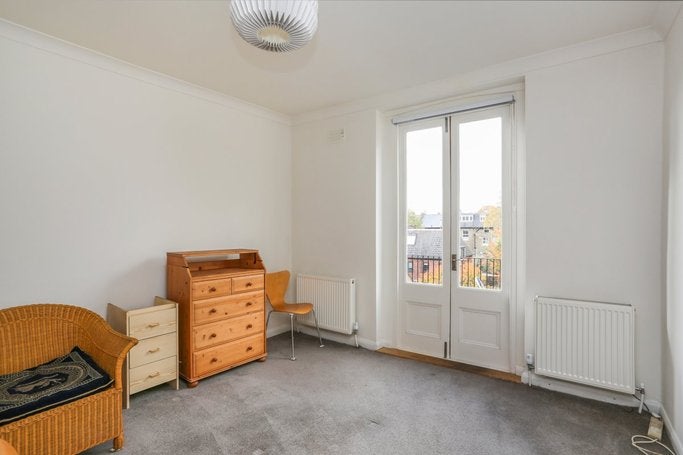Flat Coningham Road in Greater London