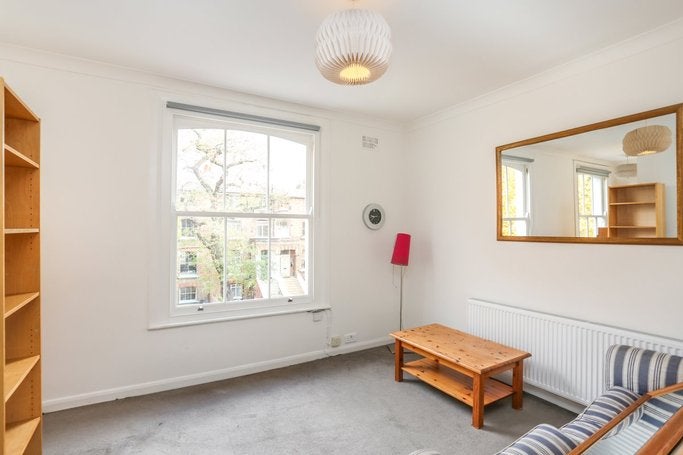 Flat Coningham Road in Greater London