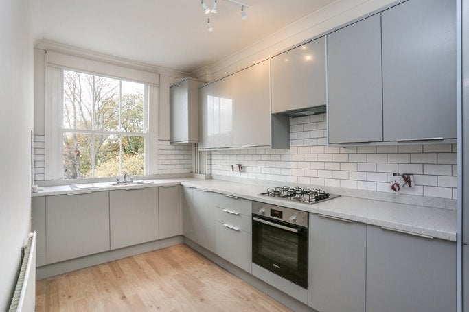 Flat Coningham Road in Greater London