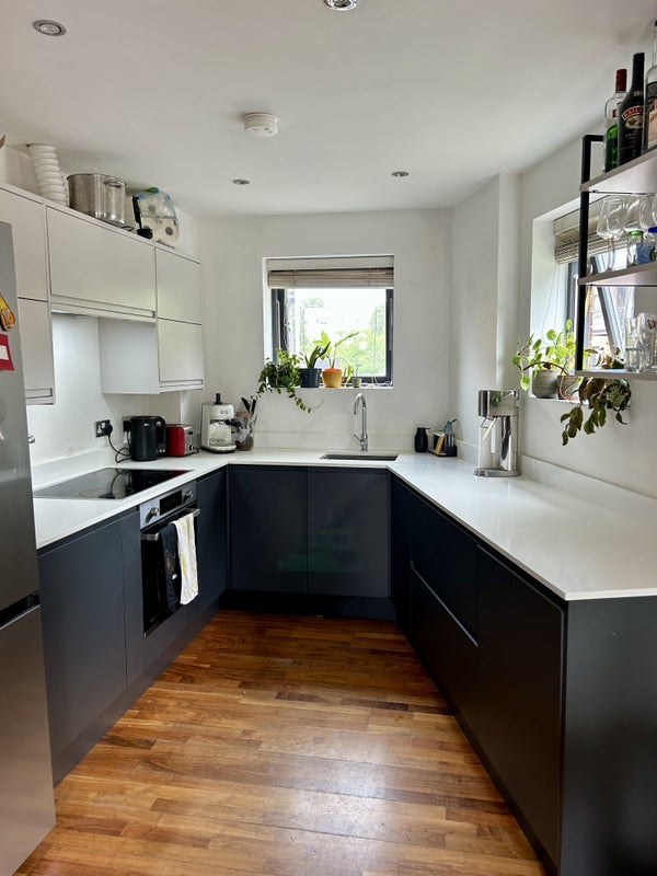 Flat Mount Pleasant Hill in Greater London