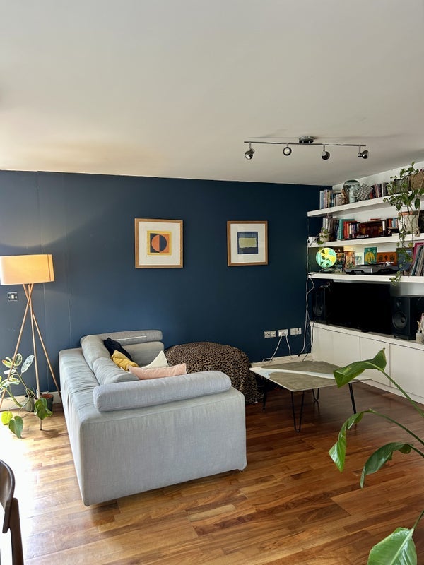 Flat Mount Pleasant Hill in Greater London