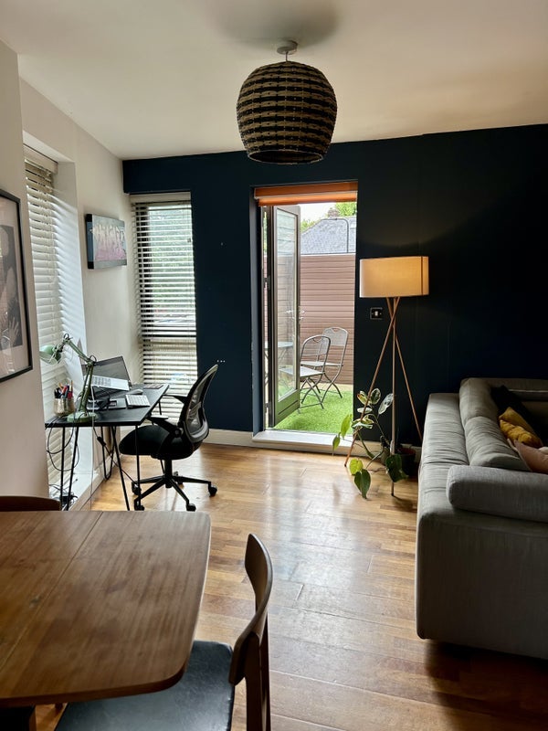 Flat Mount Pleasant Hill in Greater London