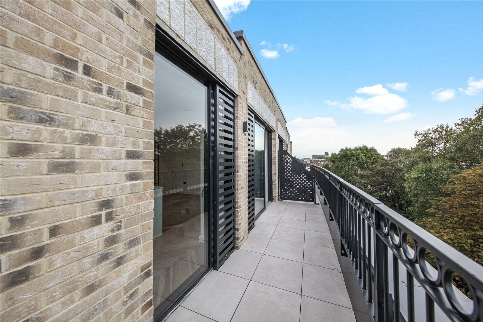 Flat Cluny Mews in Greater London