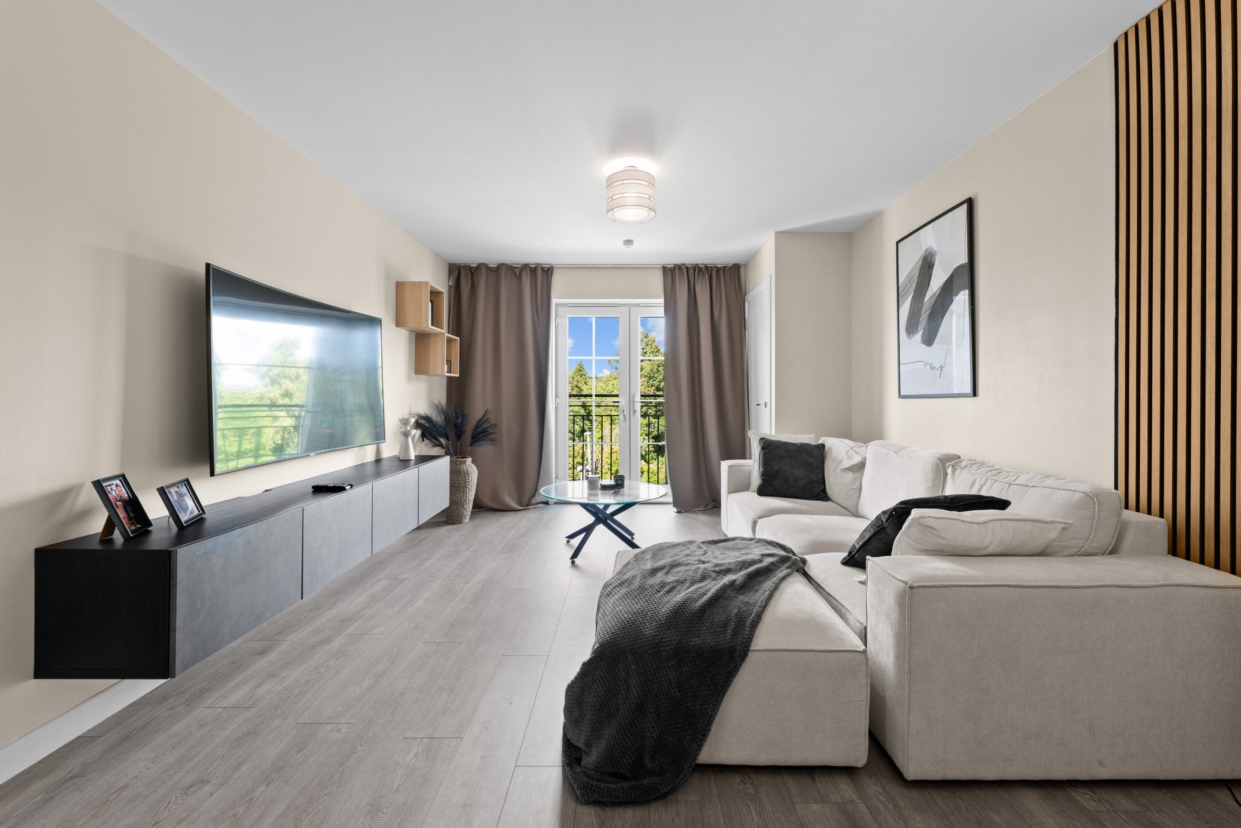 Flat Thornliebank Road in Glasgow