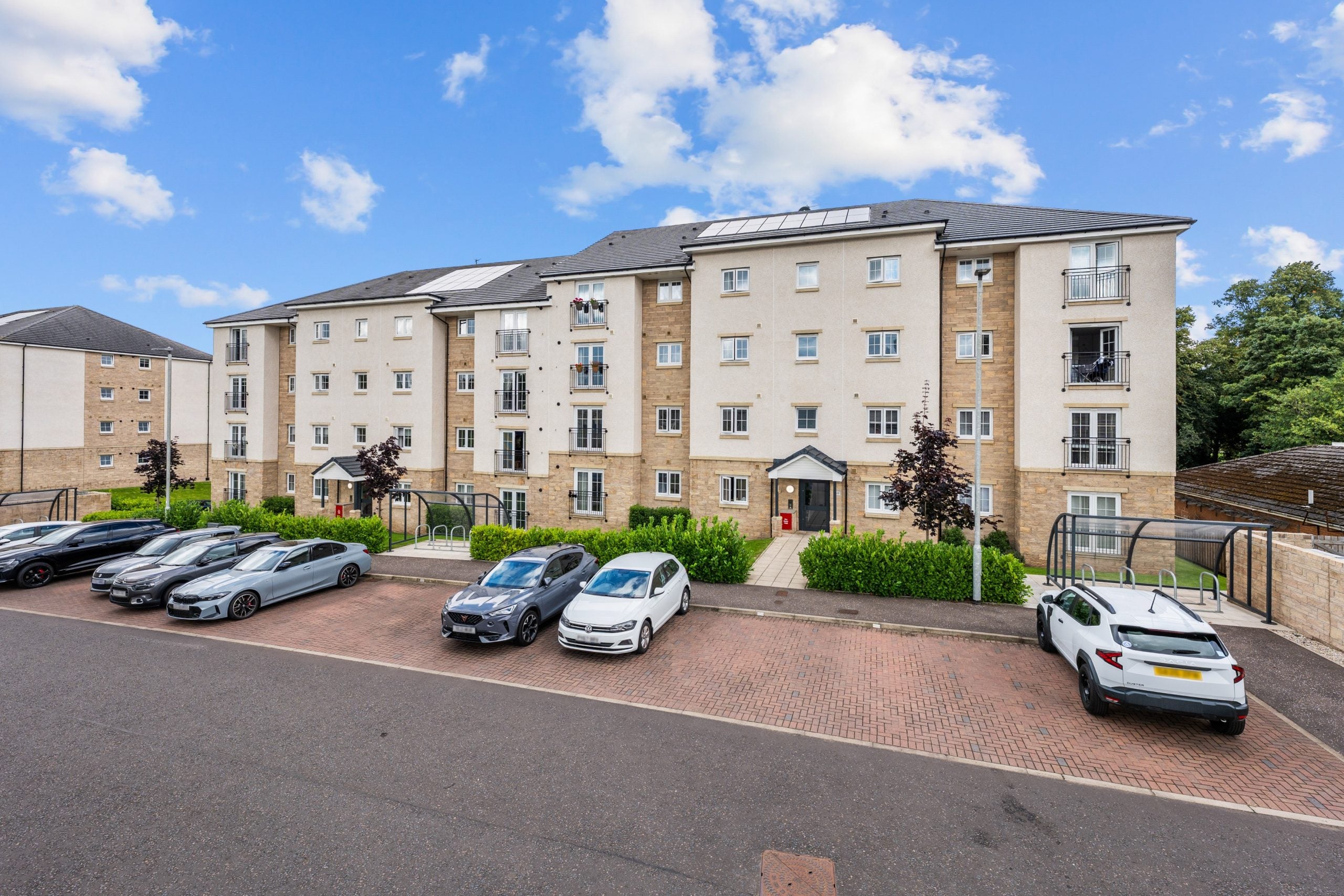 Flat Thornliebank Road in Glasgow