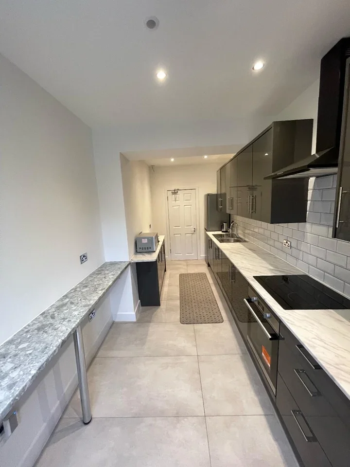 Room Framfield Road in Greater London