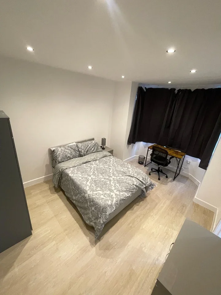 Room Framfield Road in Greater London