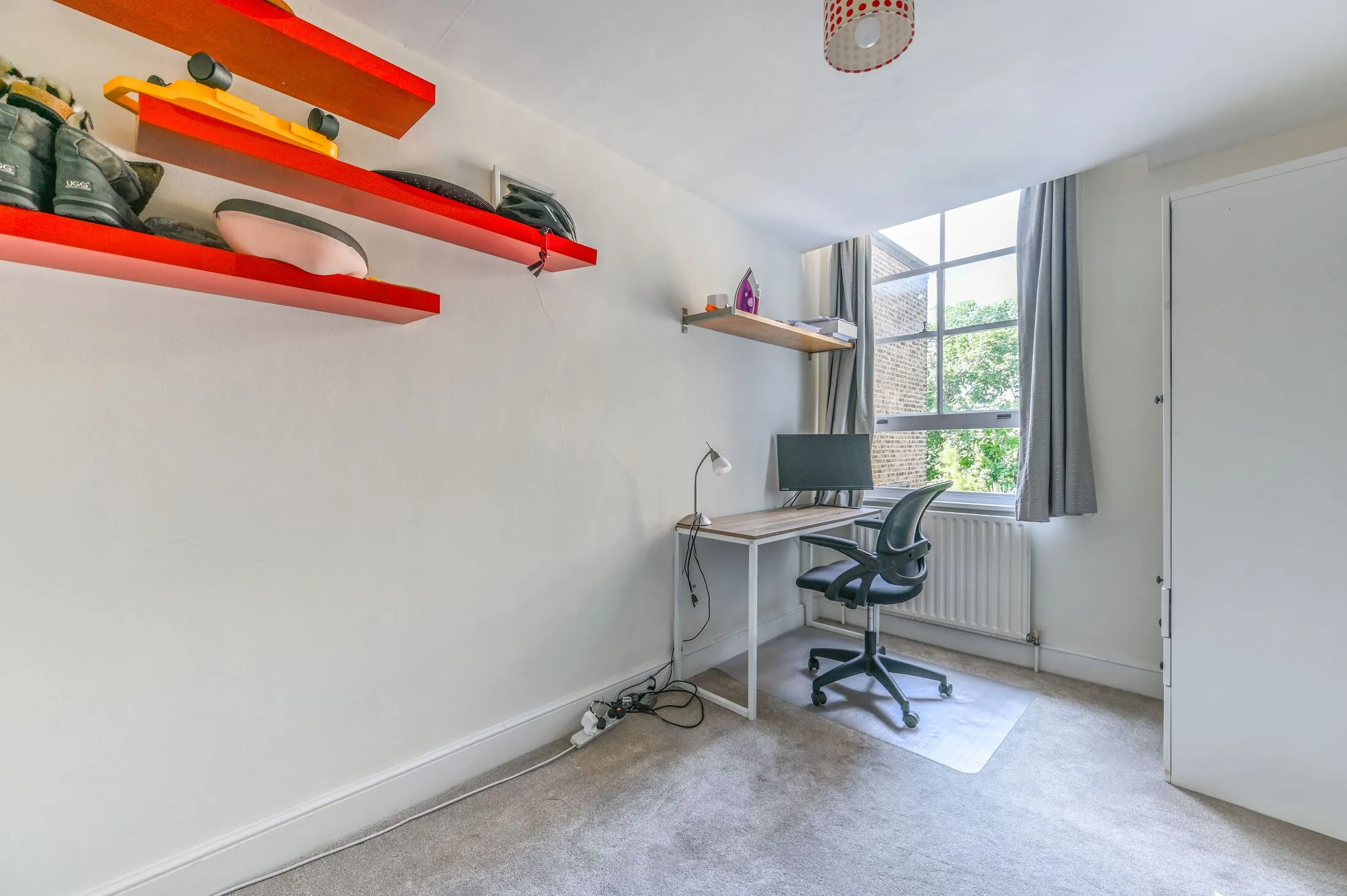 Flat Heswall Close in Greater London