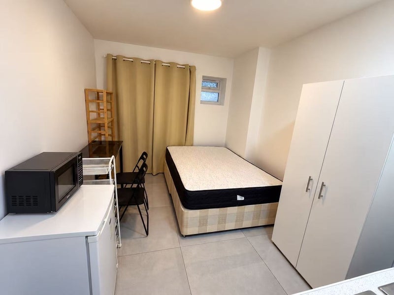 Flat Park Grove in Greater London