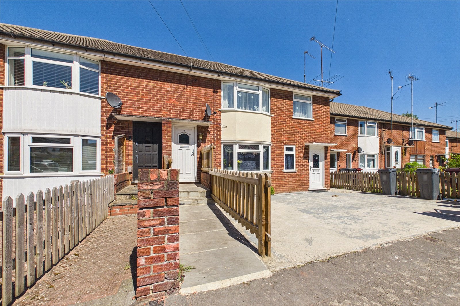 Flat Ivydene Road in Reading