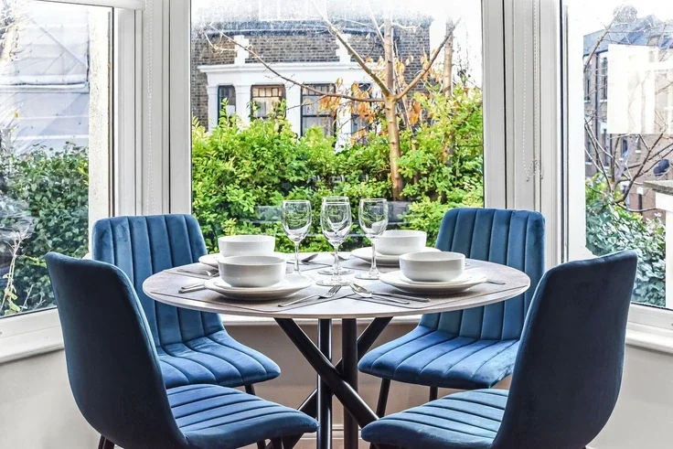 Flat Gondar Gardens in Greater London