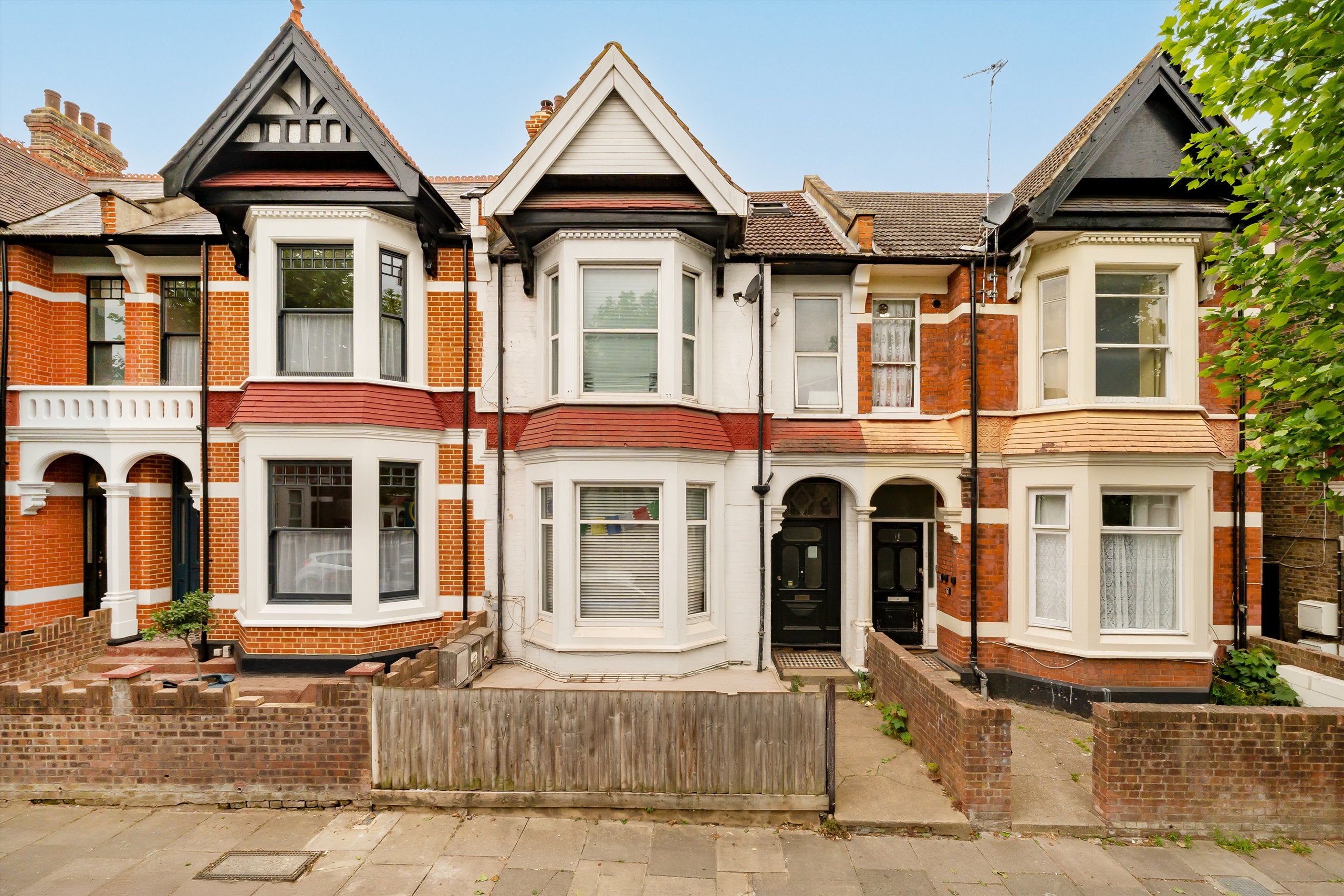 Flat Springwell Avenue in Greater London