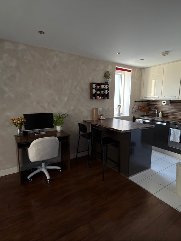 Flat Rossett Way in Greater London