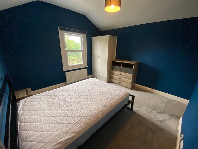 Room Strathblaine Road in Greater London