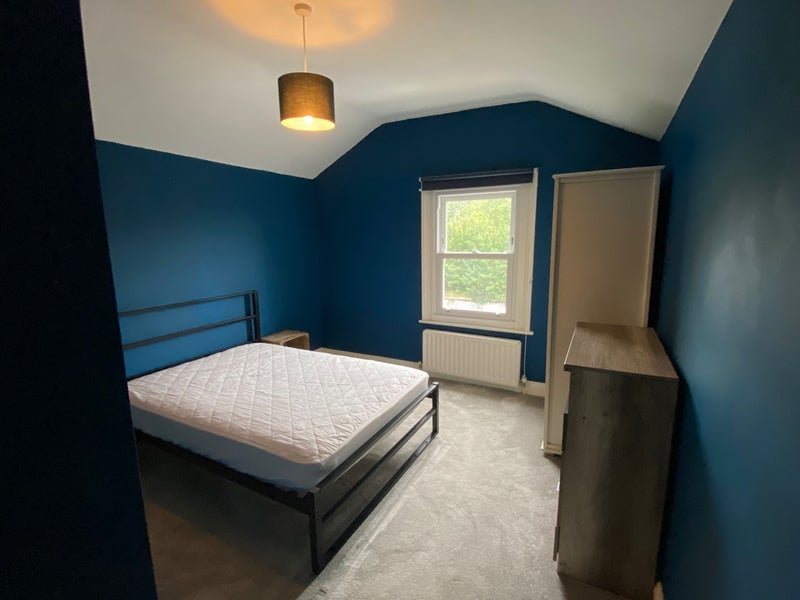 Room Strathblaine Road in Greater London