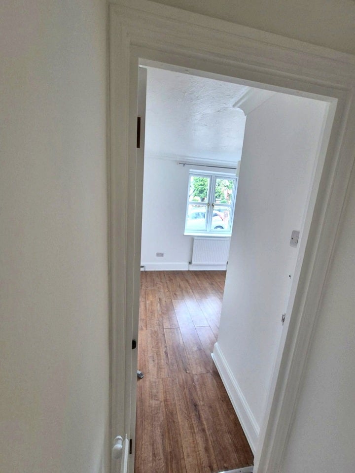 Flat Sydney Road in Guildford