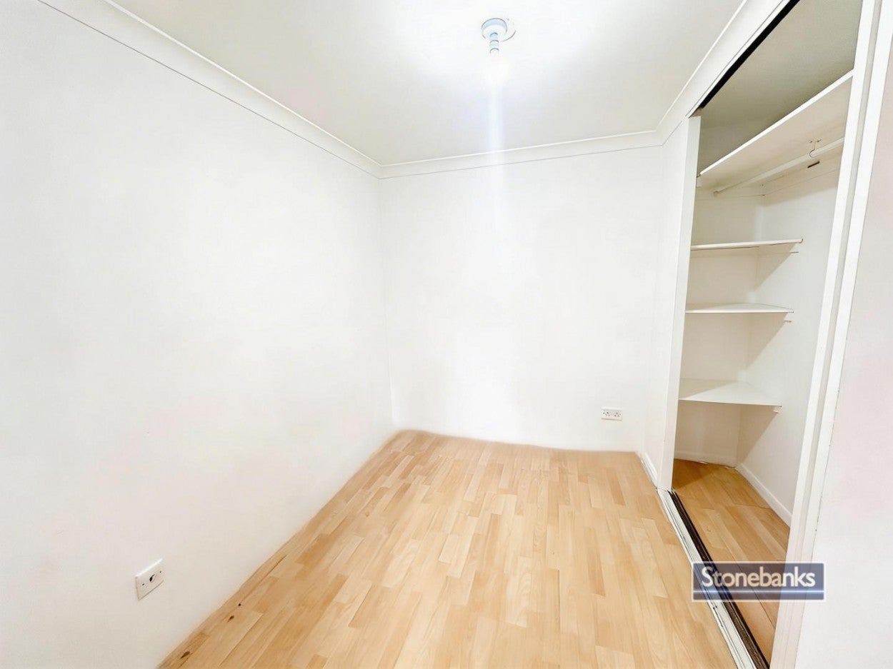 Flat Dehavilland Close in Greater London