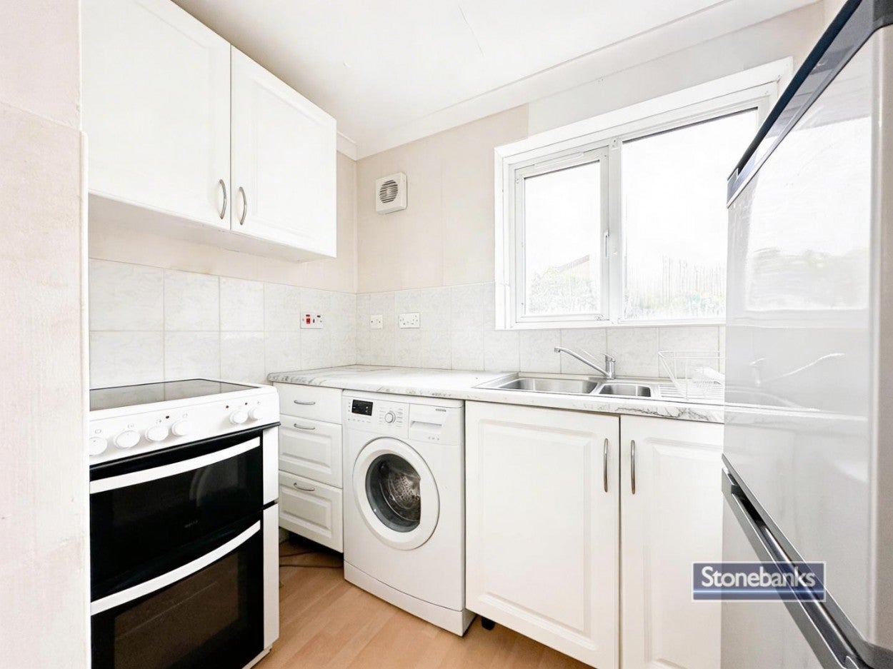 Flat Dehavilland Close in Greater London