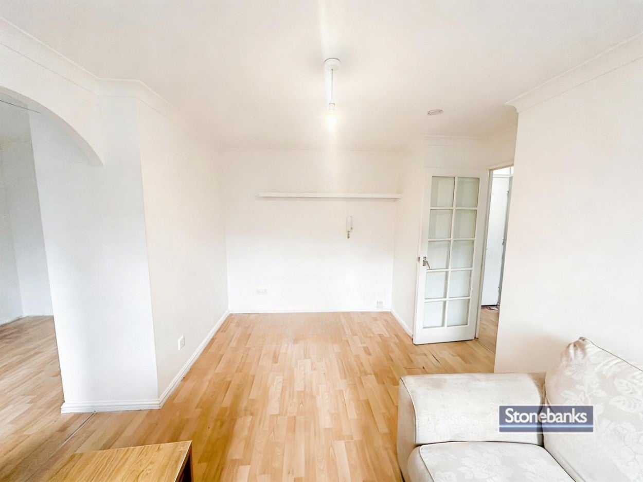 Flat Dehavilland Close in Greater London