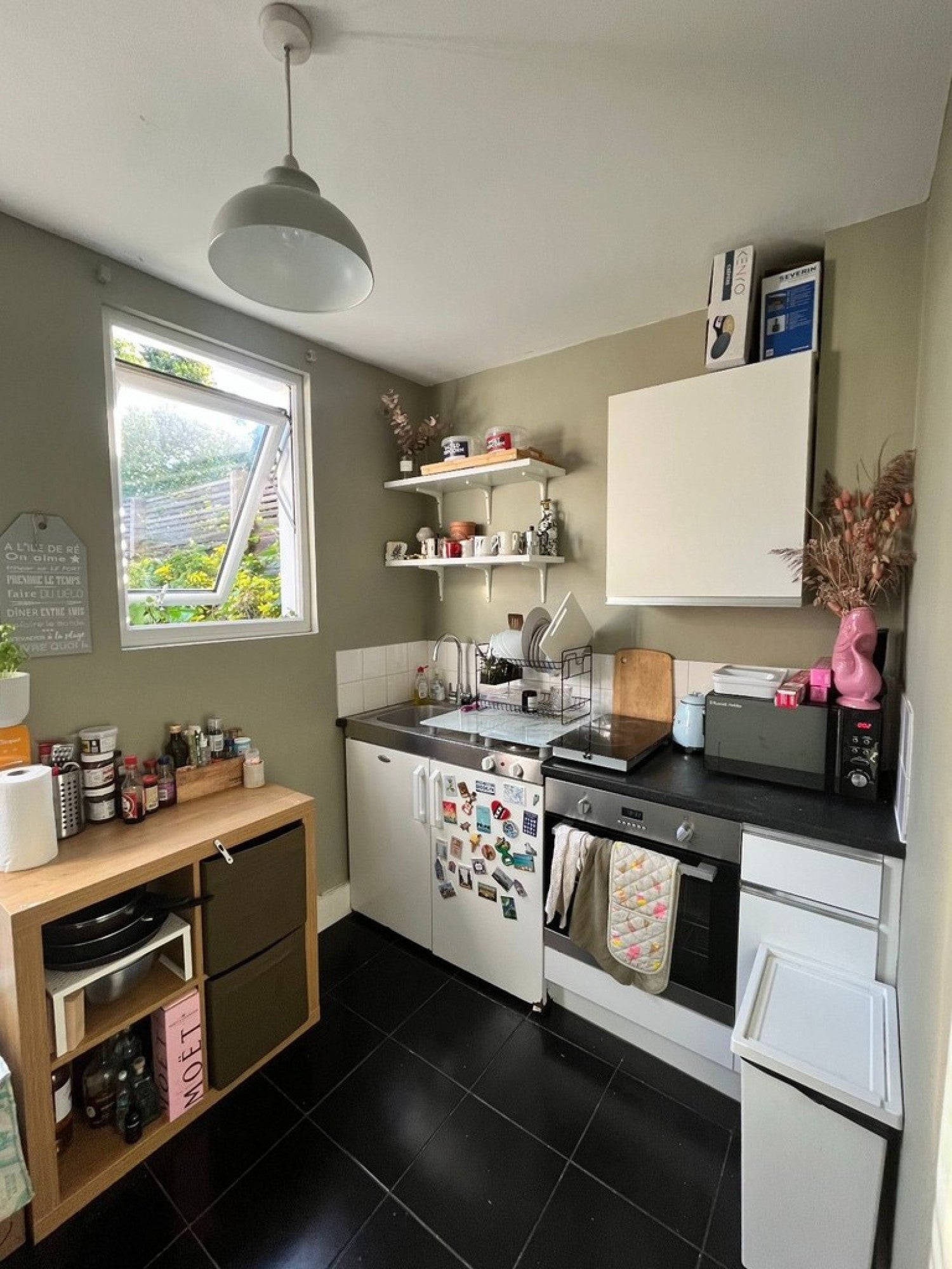 Flat Lessar Avenue in Greater London
