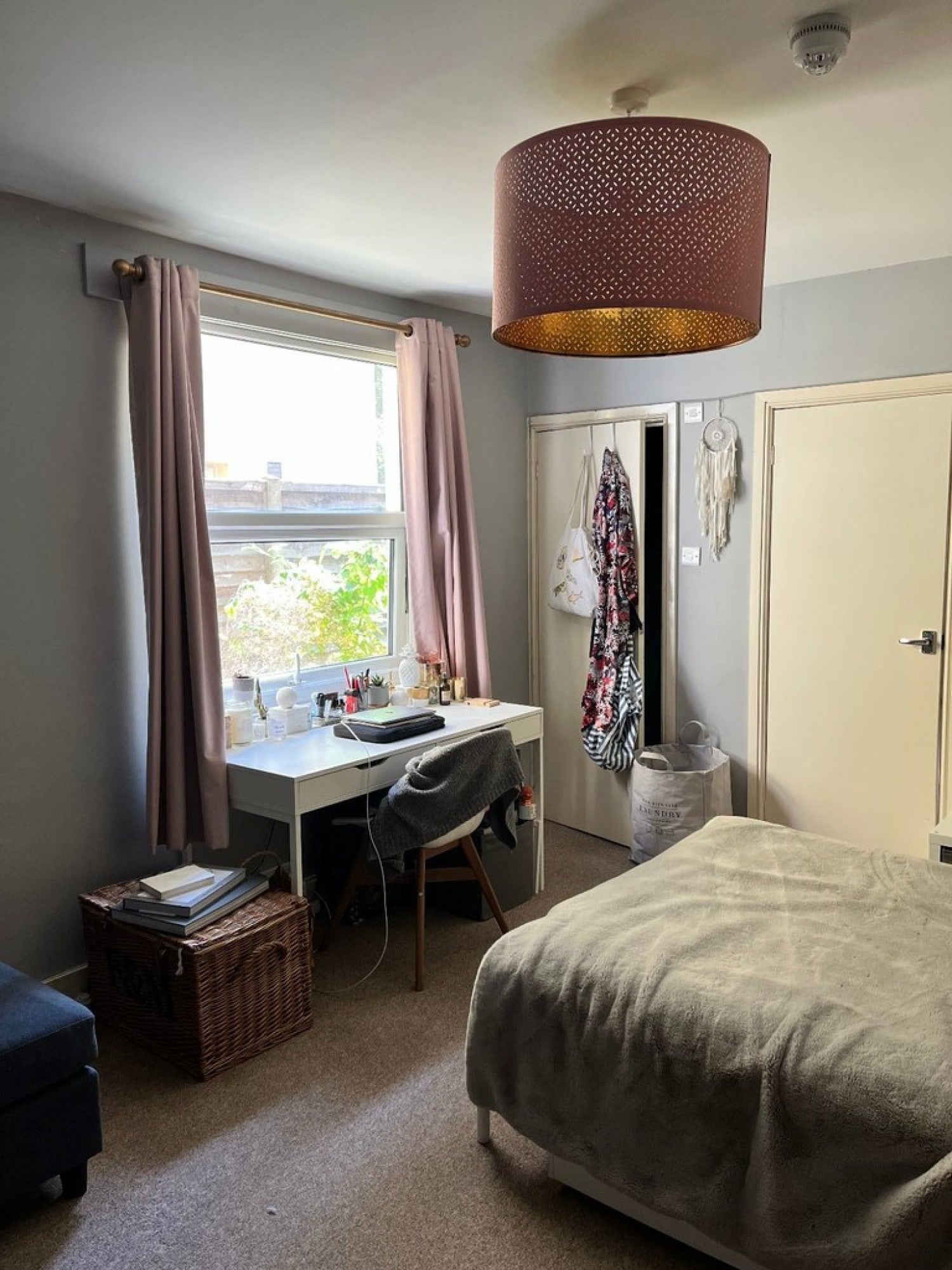 Flat Lessar Avenue in Greater London