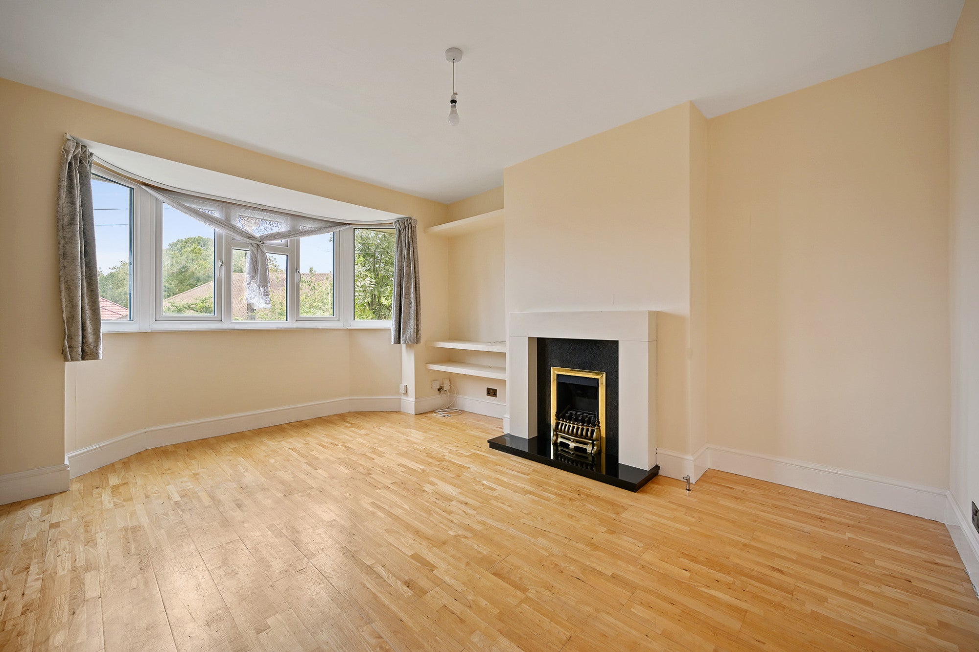 Flat Holmwood Close in Greater London