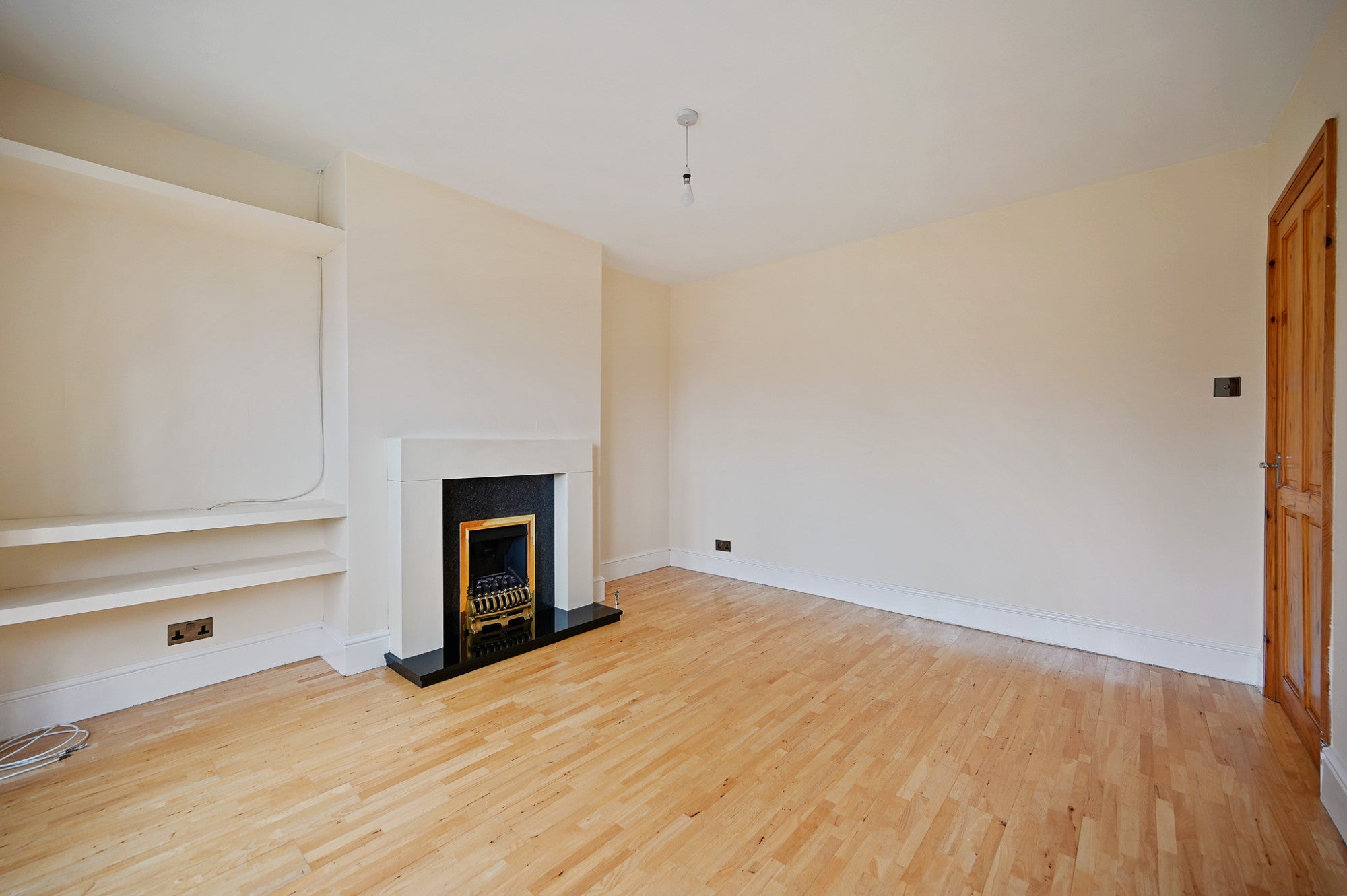Flat Holmwood Close in Greater London