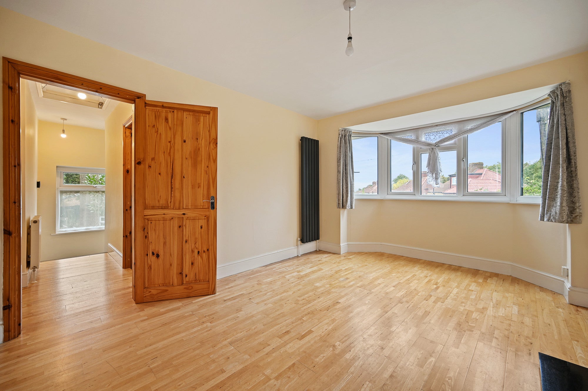 Flat Holmwood Close in Greater London