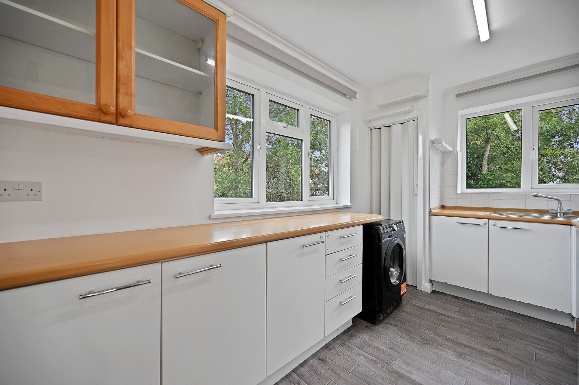 Flat Holmwood Close in Greater London